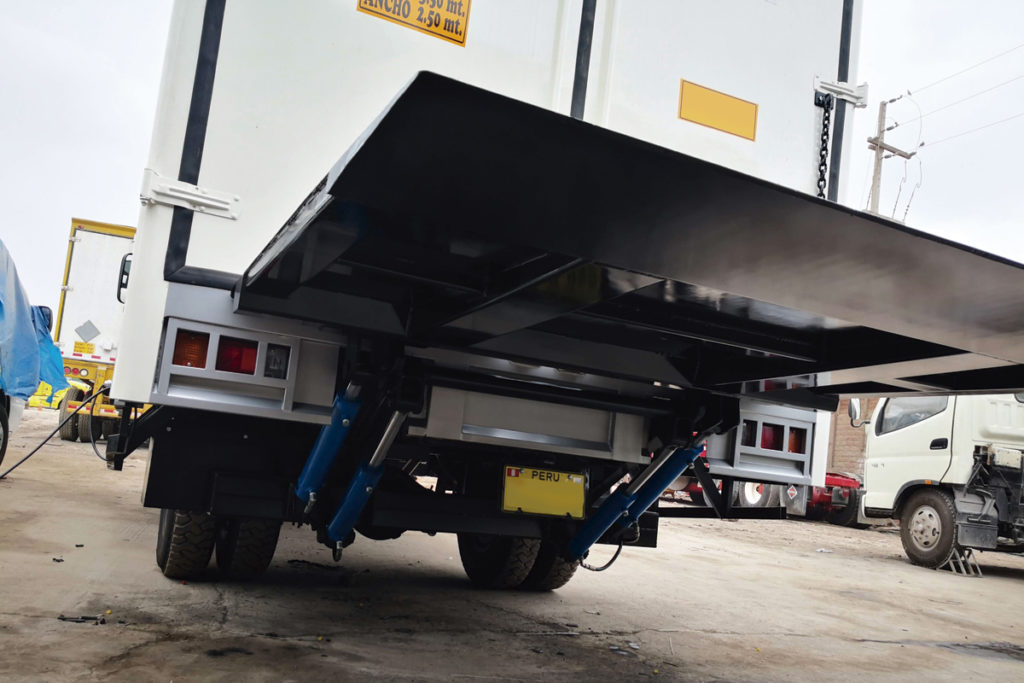 furgon rampa hidraulica pistones